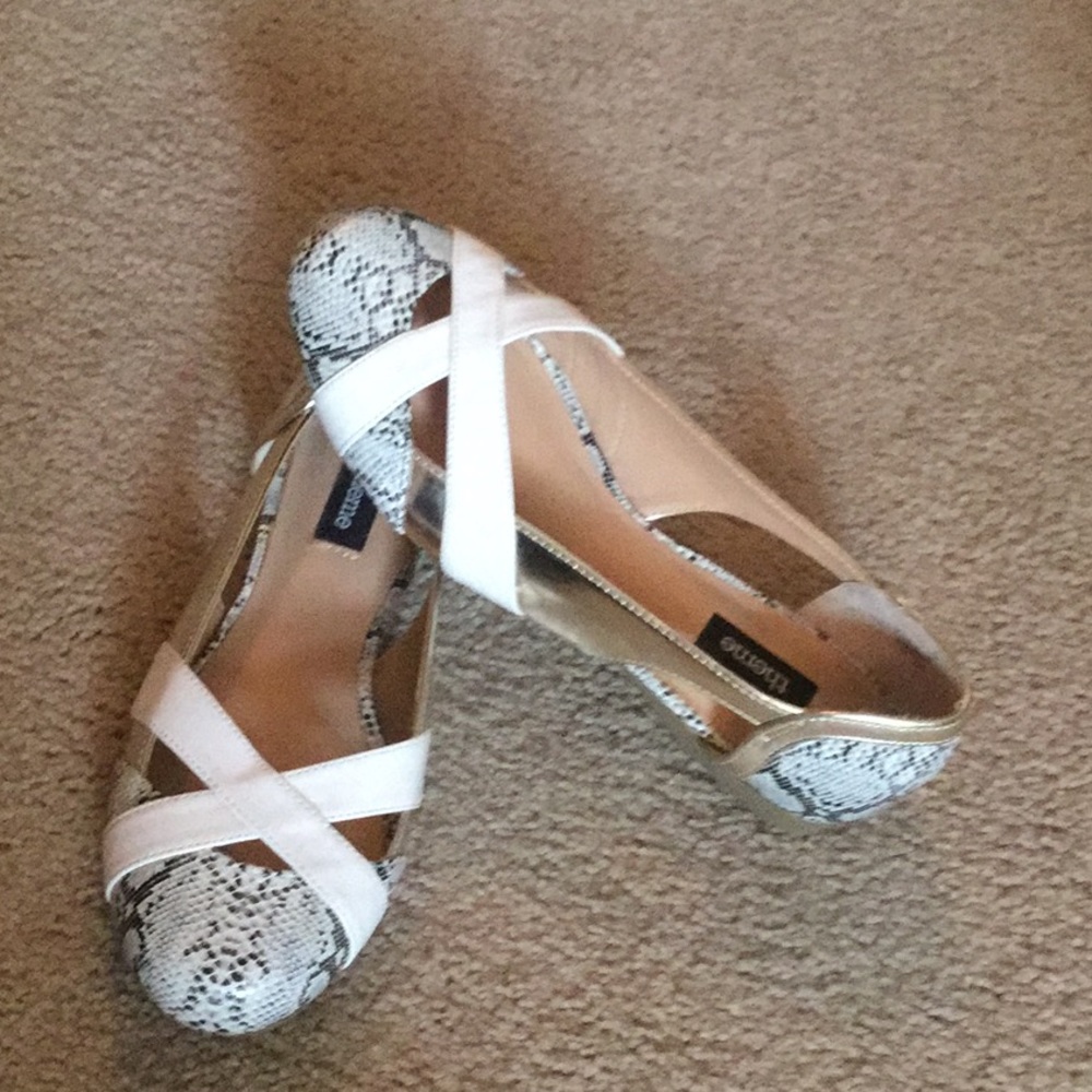 Theme Shoes - Picture 3 of 7